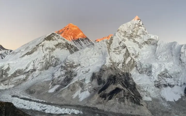 Trekking nach Gorak Shep (5.140 m), optionaler Aufstieg Kala Patthar