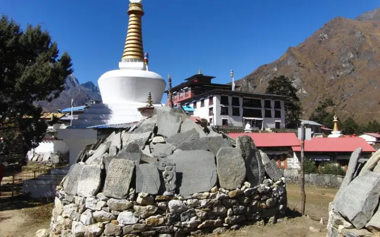 Klosterbesuch Tengboche und Trekking bis Namche Bazar (3.440 m)