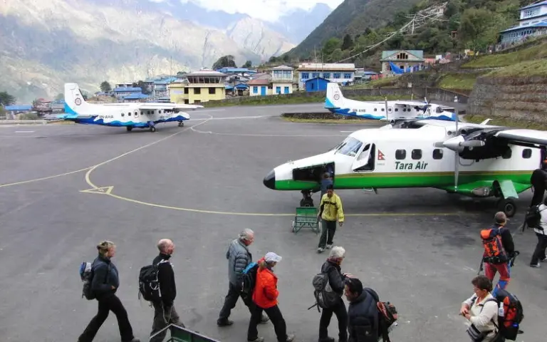 Panoramaflug ins Everest-Gebiet nach Lukla (2.890 m) und Trekkingstart