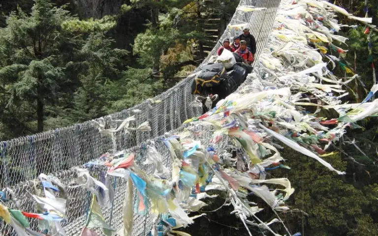 Trekking über die famose Hillary Bridge bis Namche Bazar (3.440 m)