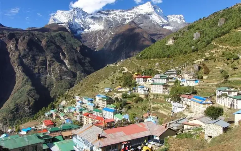 Ruhetag in Namche Bazar oder Akklimatisationstour bis Khunde (3.900 m)