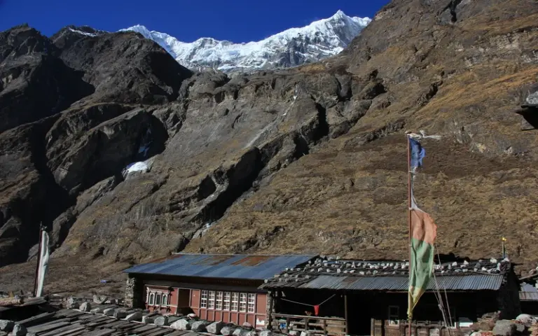 Trekking durchs Langtang-Tal zurück zum Lama Hotel (2.350 m)