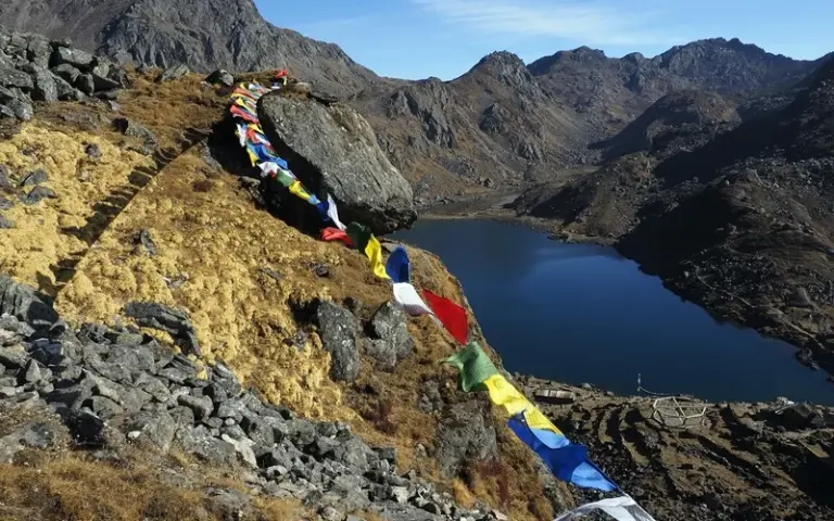 Ruhetag an den Bergseen oder optionale Besteigung Surya Peak (5.145 m)