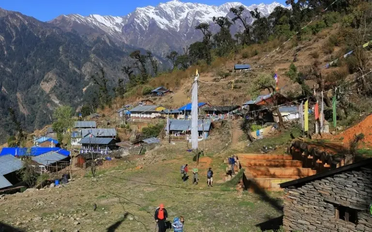 Trekking bis Tatopani (2.615 m) und entspannen in Thermalquellen