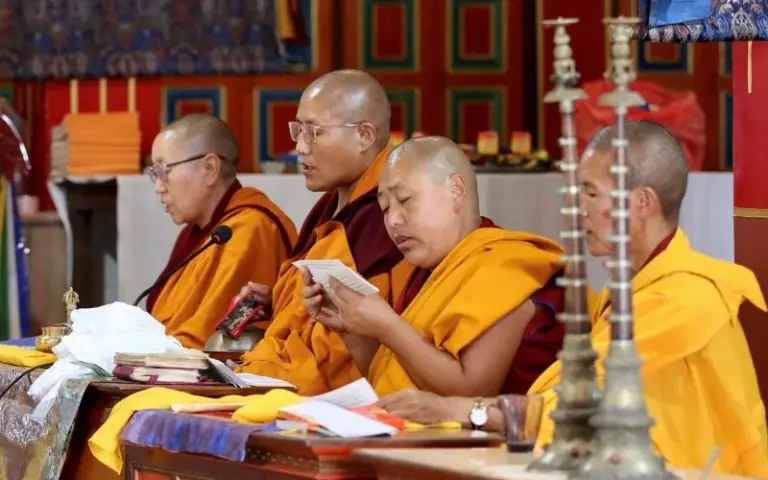 Fahrt nach Namo Buddha mit Übernachtung in der Klosterstadt