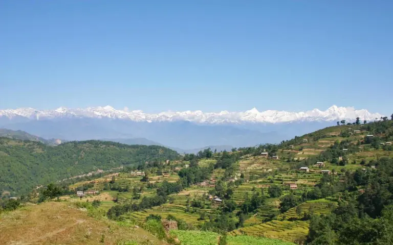 Anreise durch das ländliche Nepal bis ins Solu Khumbu-Gebiet nach Dhap