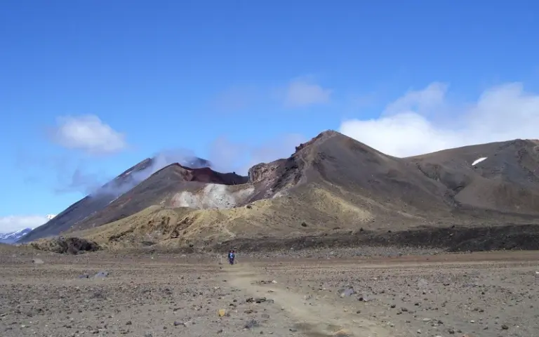 Tongariro Alpine Crossing: Da, wo die Erde zischt und brodelt 