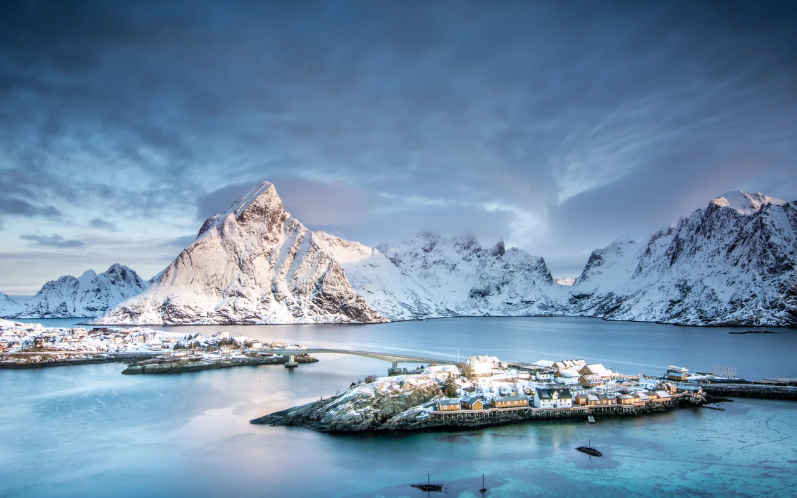 Blick nach Henningsvær, dem „Venedig der Lofoten“. 