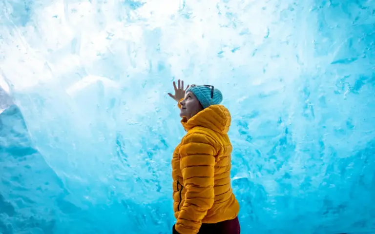 Höhepunkt Ihrer Reise: Schneeschuhwanderung zum Gletscher und Besuch einer Gletschereishöhle. Höhepunkt Ihrer Reise: Schneeschuhwanderung zum Gletscher und Besuch einer Gletschereishöhle.