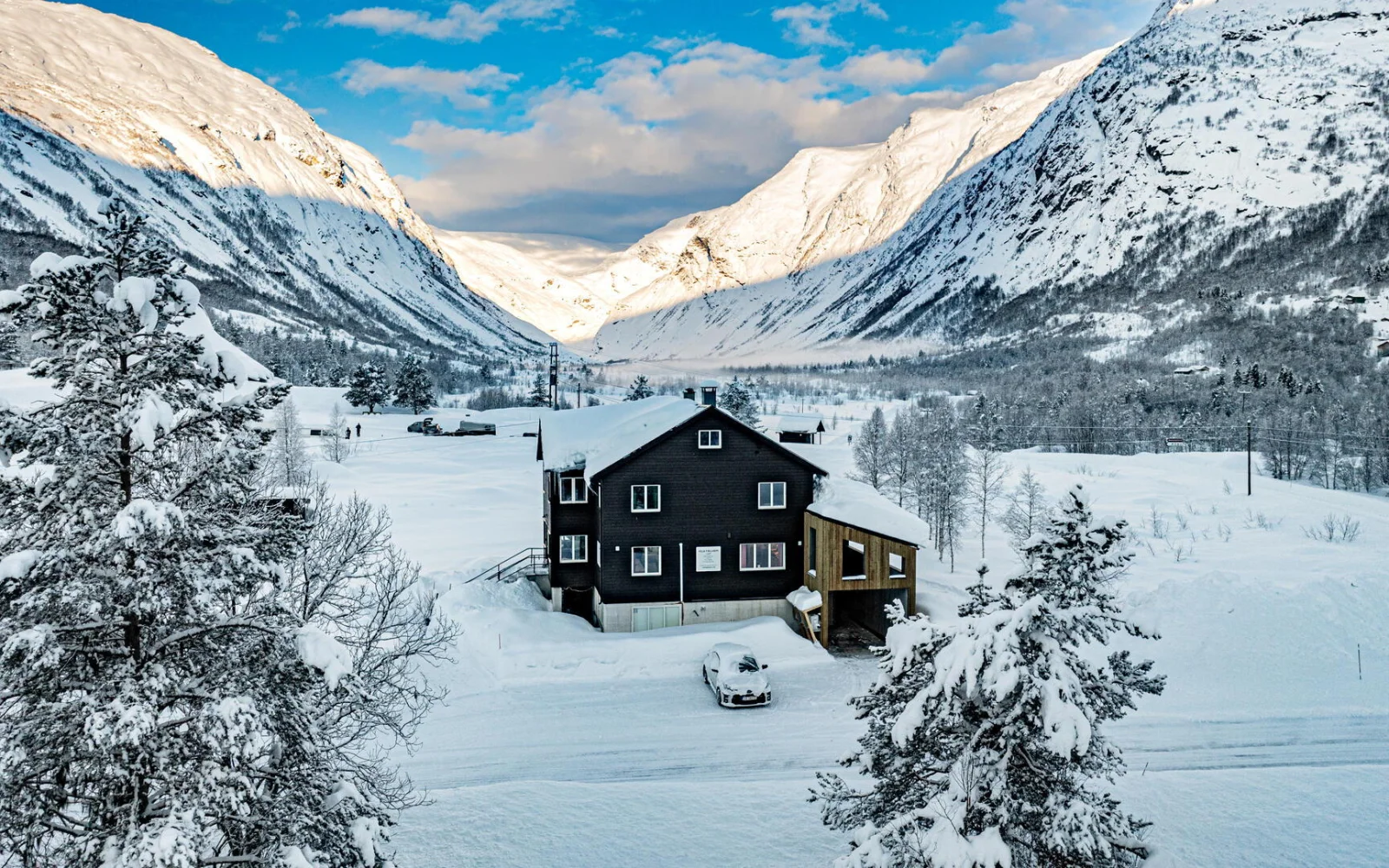 Wunderschön gelegen inmitten imposanter Berge mit Sicht zum Gletscher ist Ihr Gasthaus idealer Standort für Ihre aktive Winterwoche.