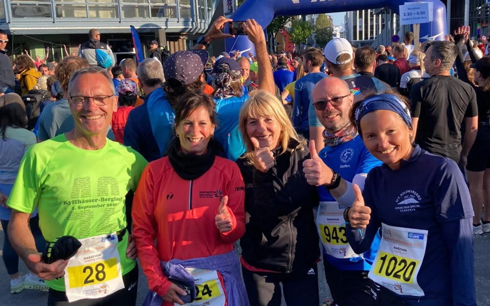 Gute Laune am Start des Midnight Sun Marathon