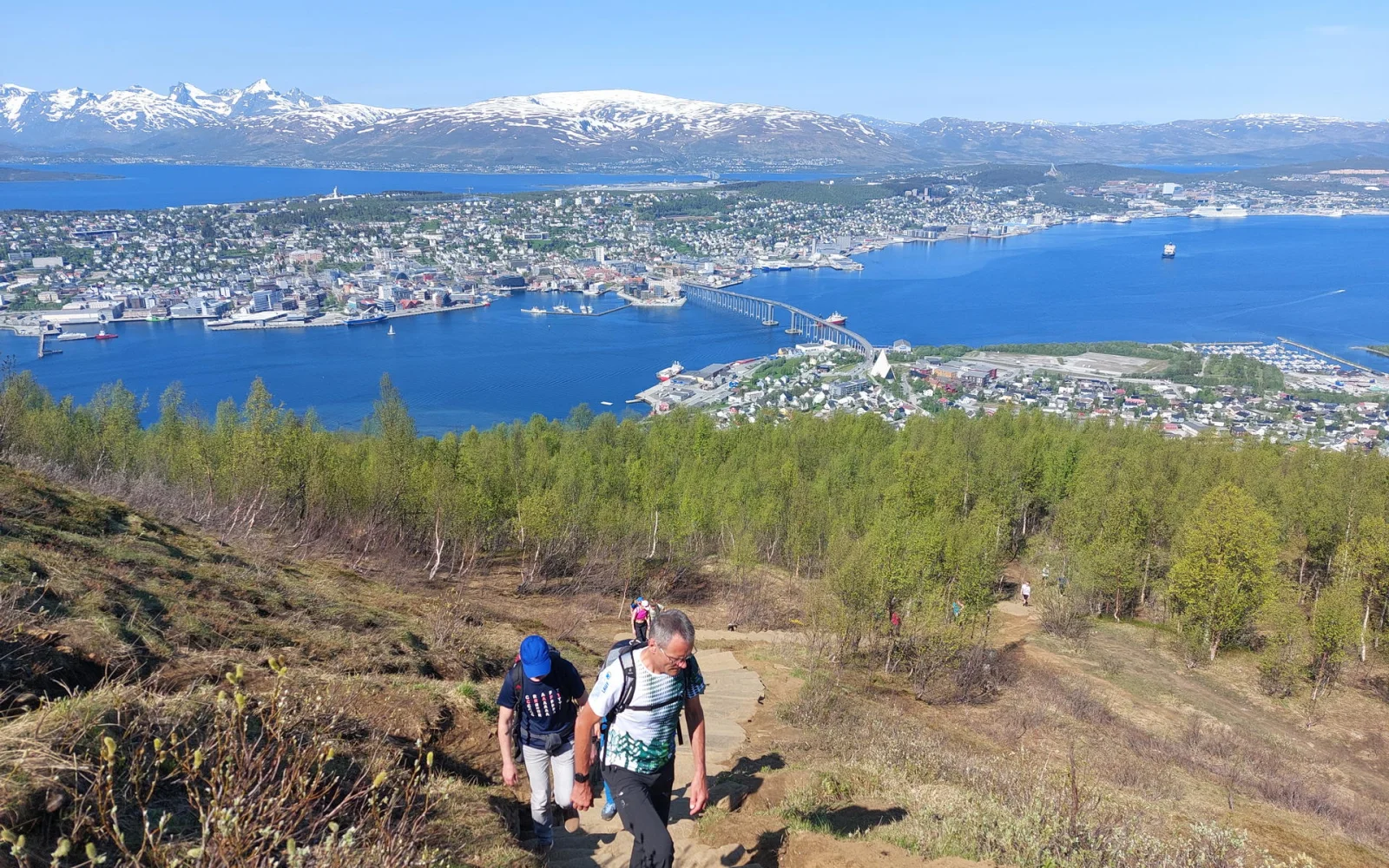 Wenn es die Beine hergeben, geht es am Sonntag nach dem Lauf über die Sherpatreppe hinauf auf den Storsteinen (optionale geführte Wanderung).