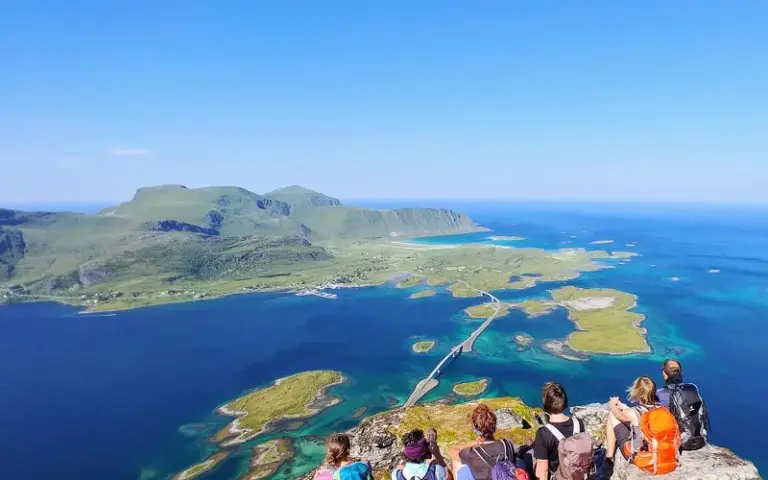 Wanderung zum Volandstinden und Spaziergang durch Å