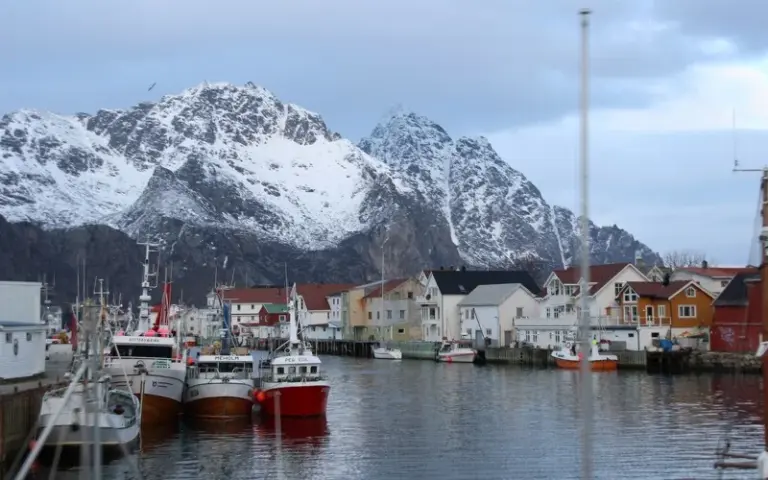Schneeschuhtour auf die Kleppstadheia und Besuch von Henningsvaer