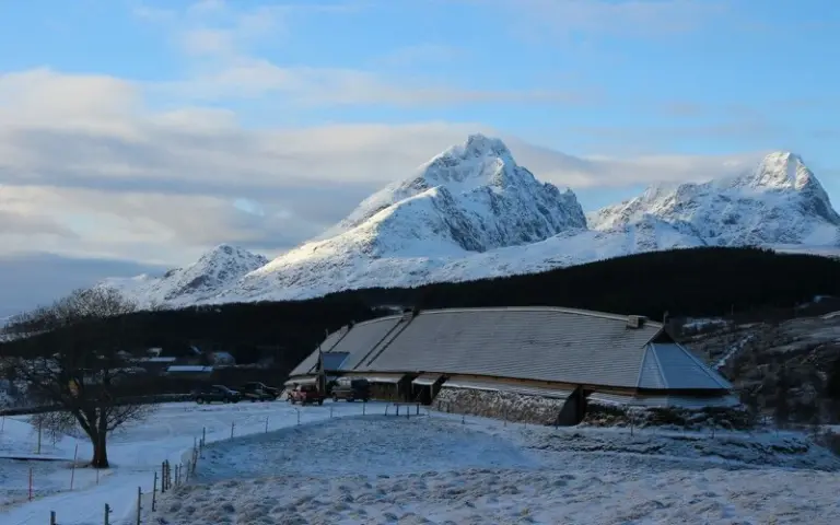 Fahrt nach Moskenesøya, Besuch des Wikingermuseums und des Ziegenhofes Aalan Gård