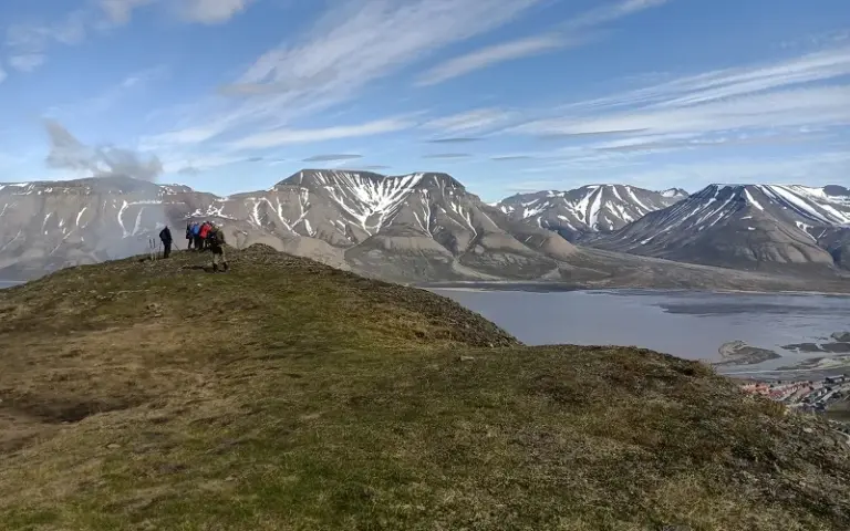 Wanderung zum Plateauberget und Blick auf Longyearbyen