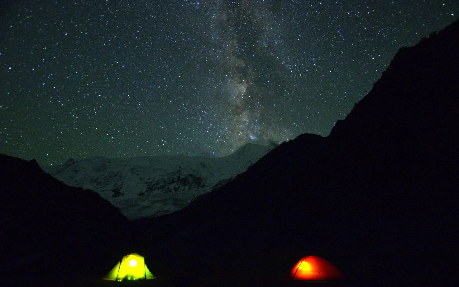 Camping am Rakaposhi Basecamp direkt unterm Sternenzelt :-)