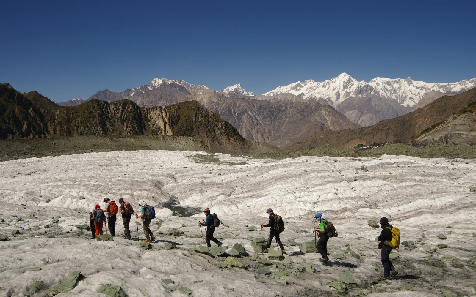 Bei der Wanderung über den berühmten Minapin-Gletscher sind keine Vorkenntnisse erforderlich