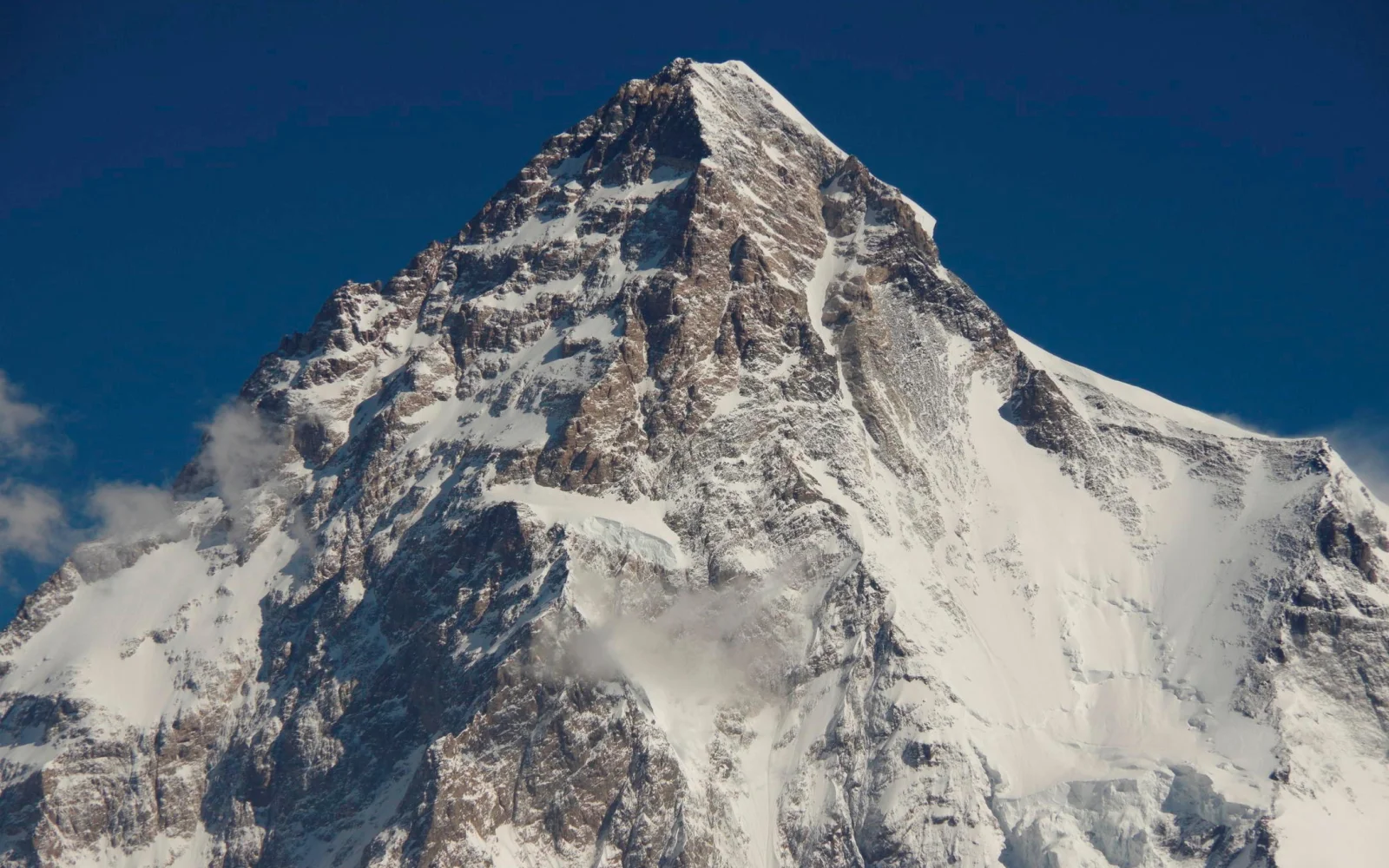 Blick vom Basislager auf den K2 - mit 8611 m höchster Gipfel Pakistans