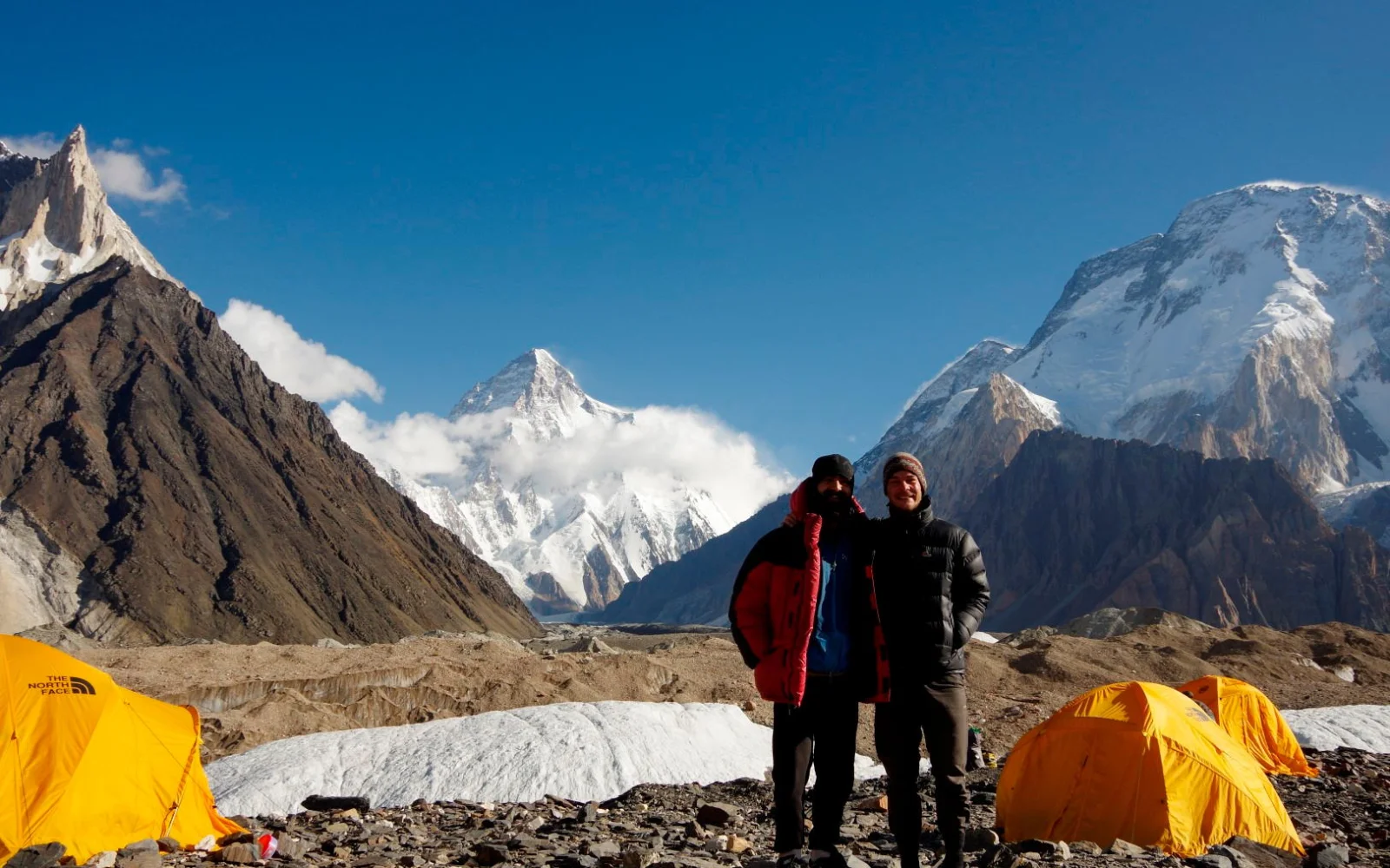 Sie übernachten auf dieser Trekkingtour in stabilen Expeditionszelten