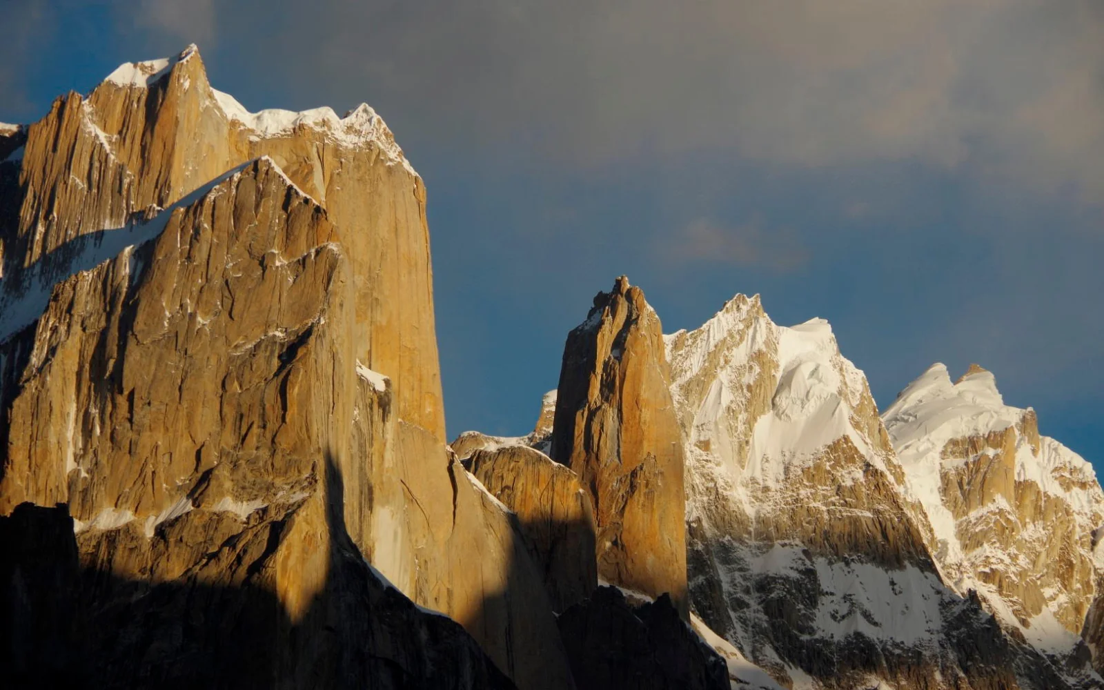 Die Trango-Towers zum Sonnenaufgang