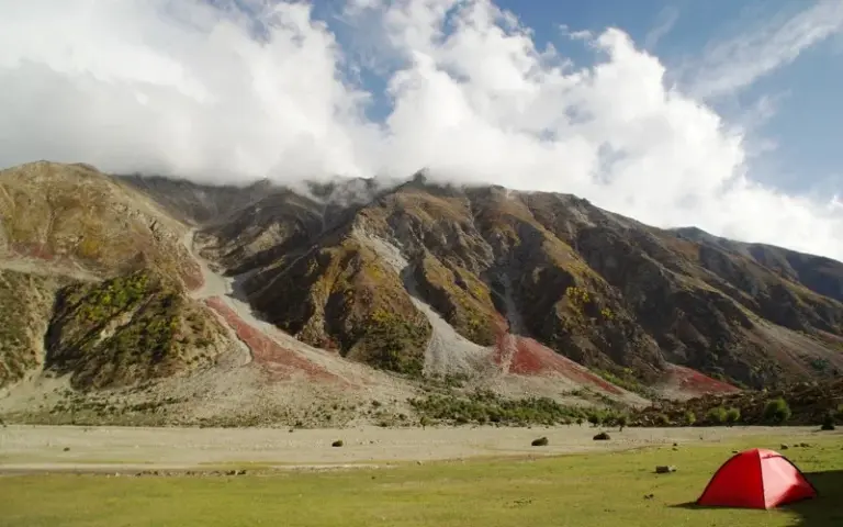Trekking zur Hochalm Latobo direkt unter der Rupal-Flanke des Nanga Parbat