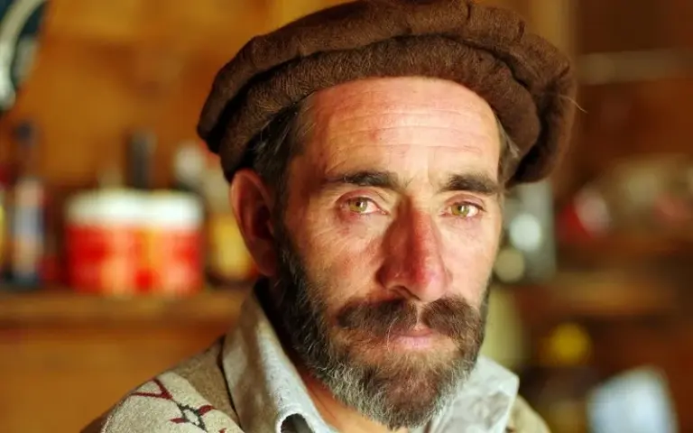 Zwischen den Welten: Fahrt vom Himalaya in den Karakorum von Tarshing nach Minapin