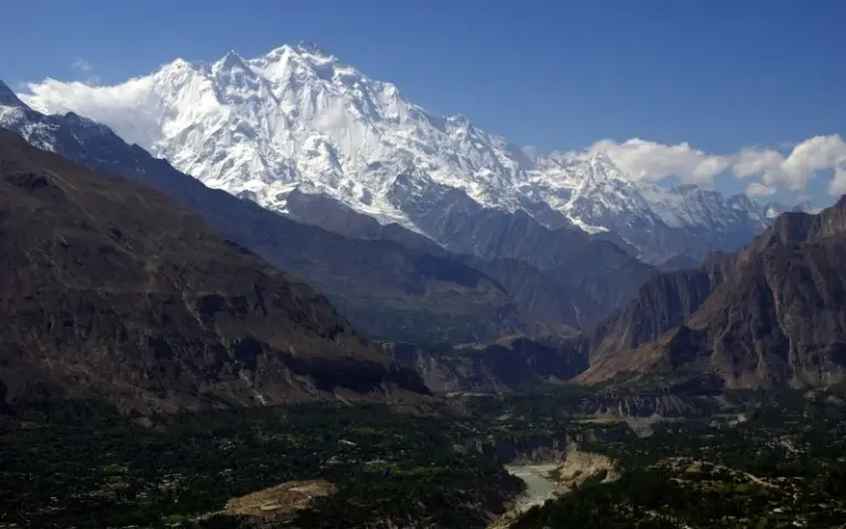 Trekking zum Rakaposhi Basecamp und Camping am Gletschermeer