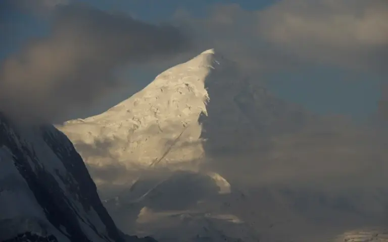 Trekking zu einer Hochalm zwischen Rakaposhi und Diran