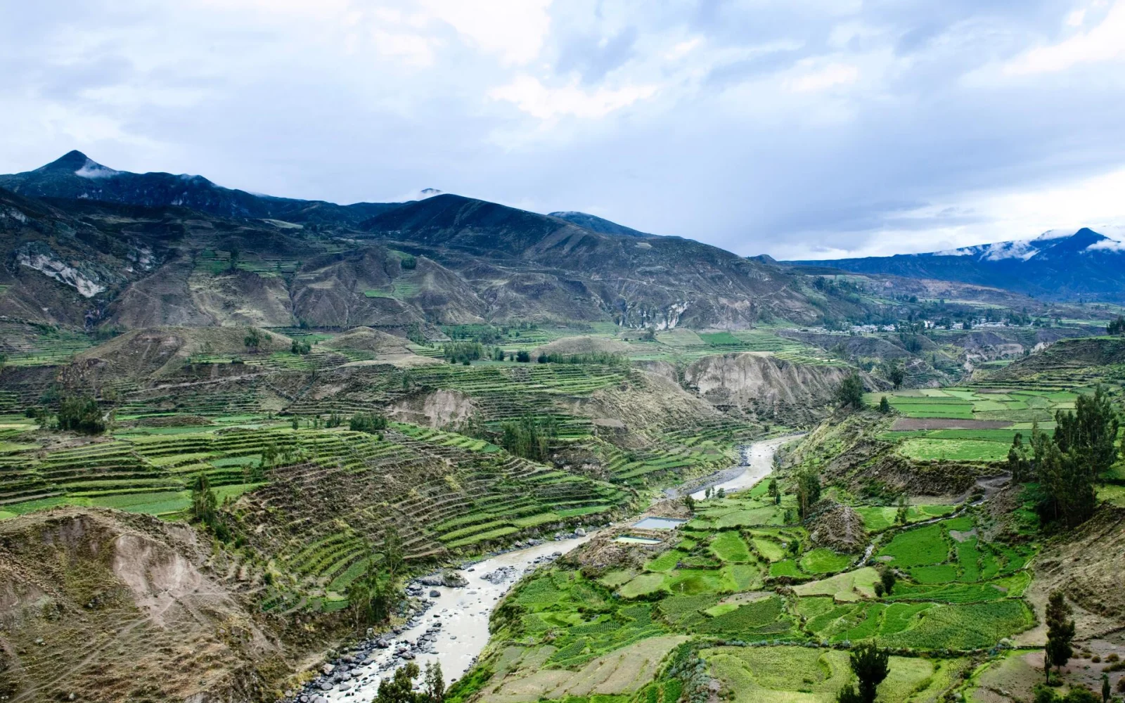 Wanderug und Baden in Thermalquellen im Colca Canyon