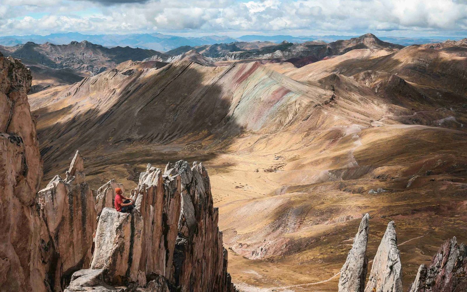 Geheimtipp: Wanderung zum farbenprächtigen Palcoyo Regenbogenberg