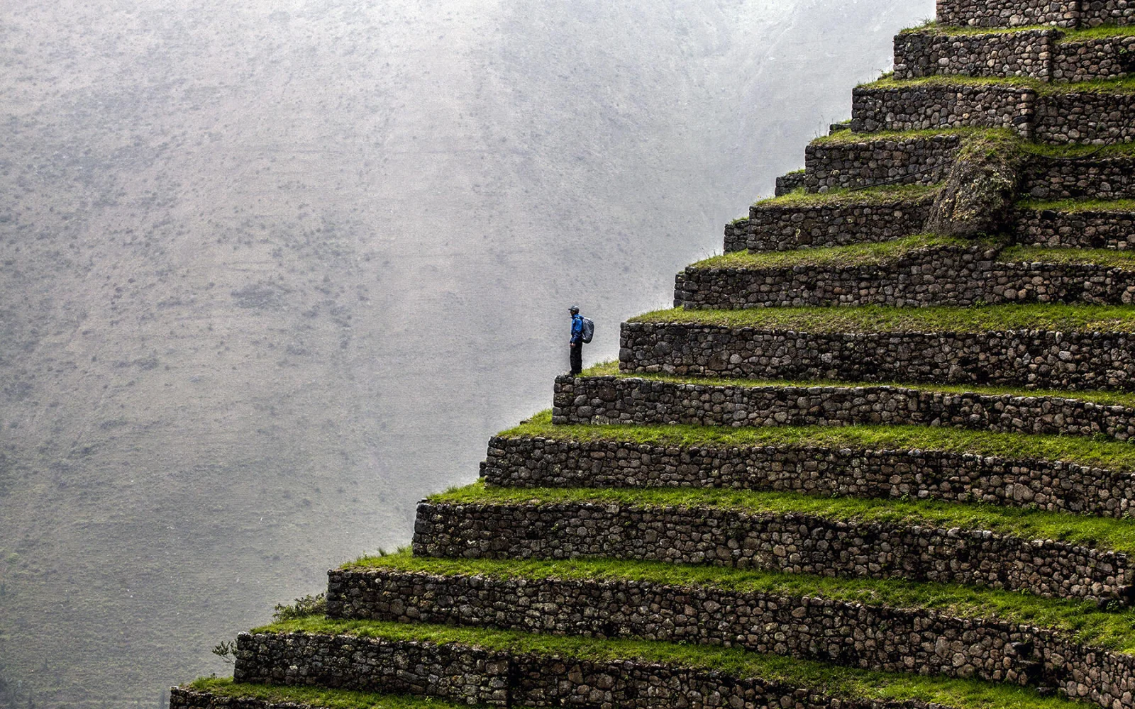 Inka-Terrassen entlang des Salkantay Treks nach Machu Picchu