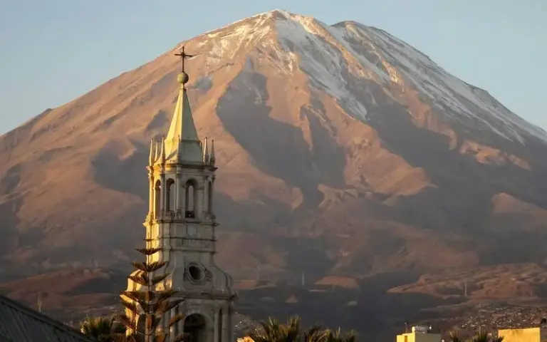 Stadtführung in Lima und Flug nach Arequipa