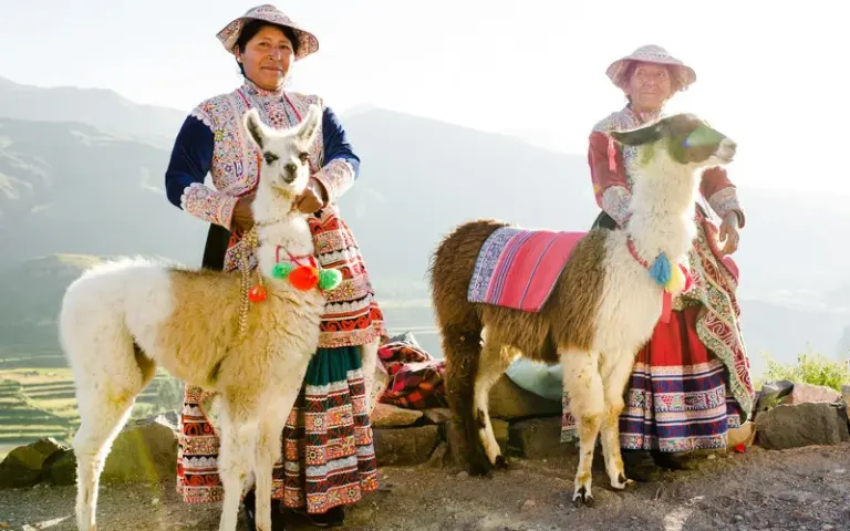 Fahrt über einen gewaltigen Andenpass zum Colca Canyon und Wanderung