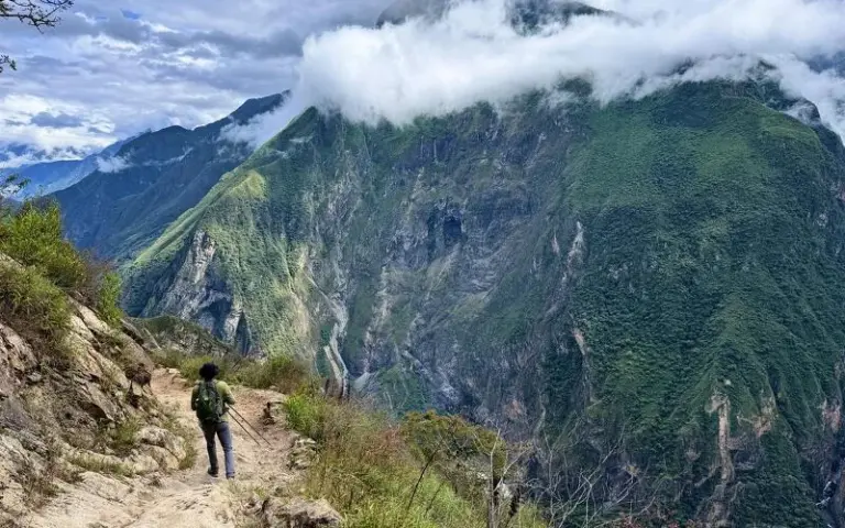 Erster Trekkingtag und Abstieg zum Fluss Apurimac