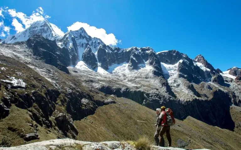 Blick auf die Gipfel der Cordillera Blanca und Rückfahrt nach Huaraz