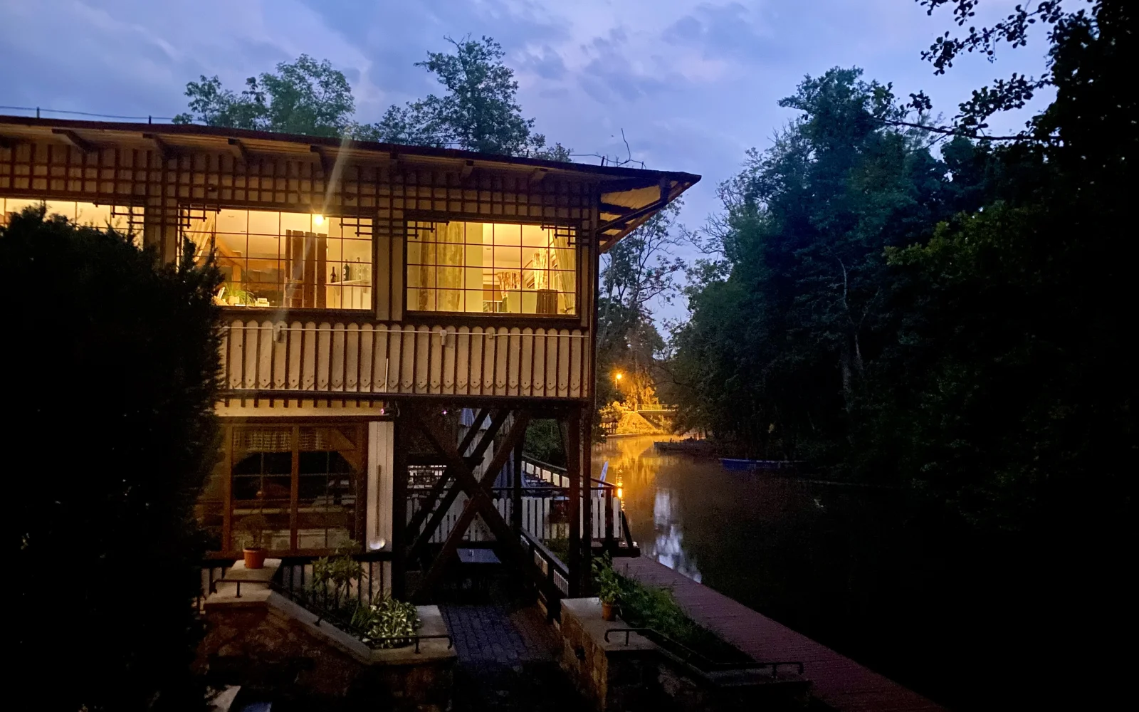 Das Restaurant Ihrer Unterkunft in Krutyn hat eine idyllische Lage