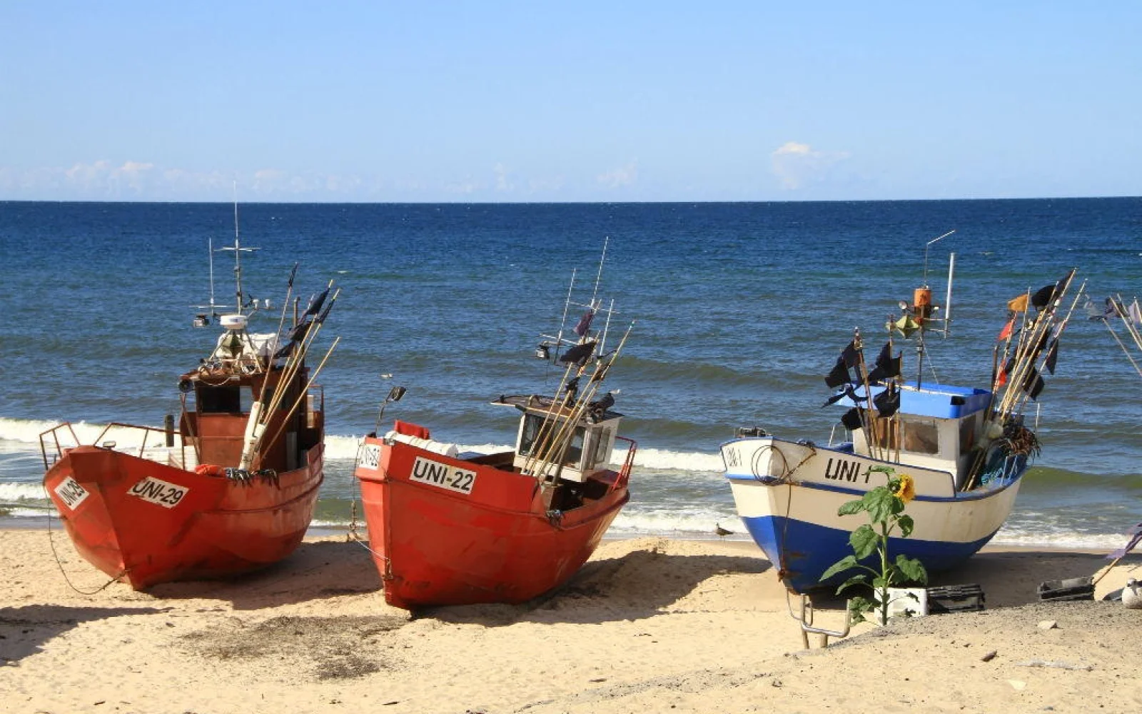 Kleine Fischerboote finden sich zahlreich entlang der Küste