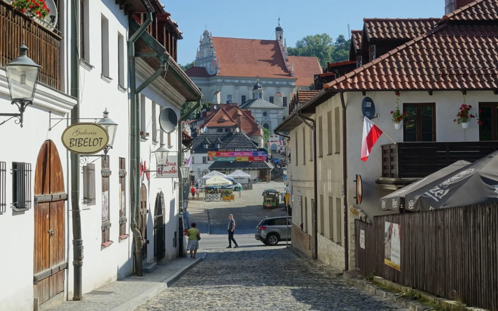 Kleine Kopfsteinpflasterstraßen prägen das Stadtbild in Kazimierz Dolny