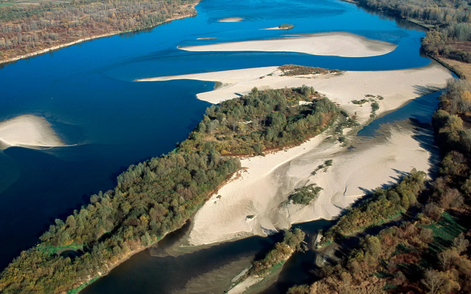 Die Weichsel, größter Fluss Polens, folgt ihrem natürlichen Flussbett