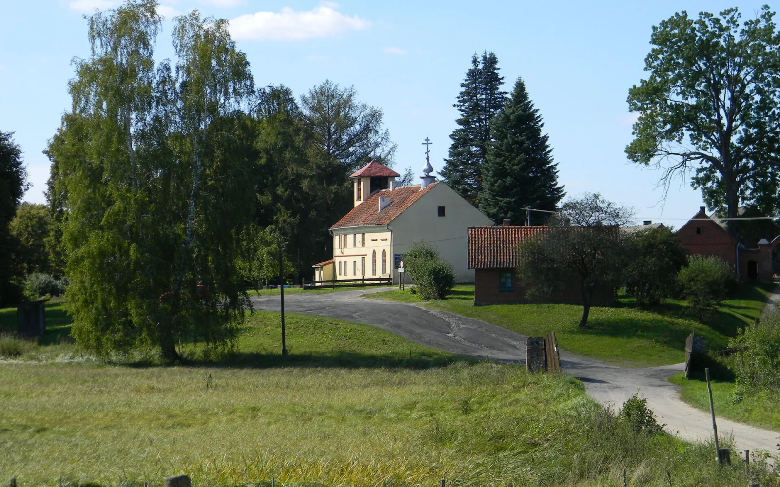 In Wojnowo statten Sie dem Kloster einen Besuch ab.