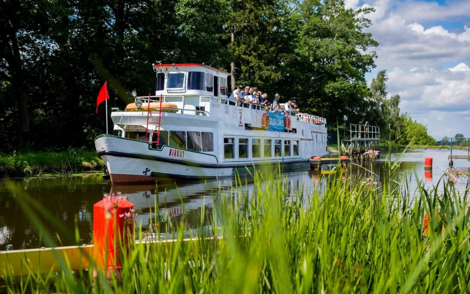 Während der Reise werden Sie die Umgebung auch zu Wasser kennenlernen.