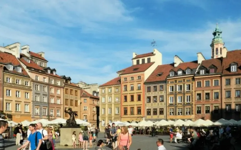 Stadtrundfahrt in Warschau, Fahrt nach Masuren, kurze Wanderung