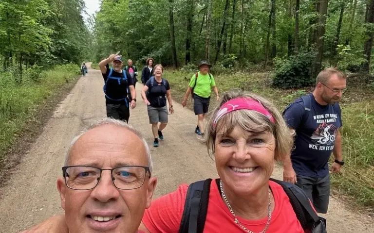 Durch Wälder und am Seeufer entlang: Wandertag mit Bademöglichkeit