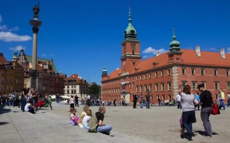 Warschaus Altstadt und Fahrt nach Krutyń in Masuren