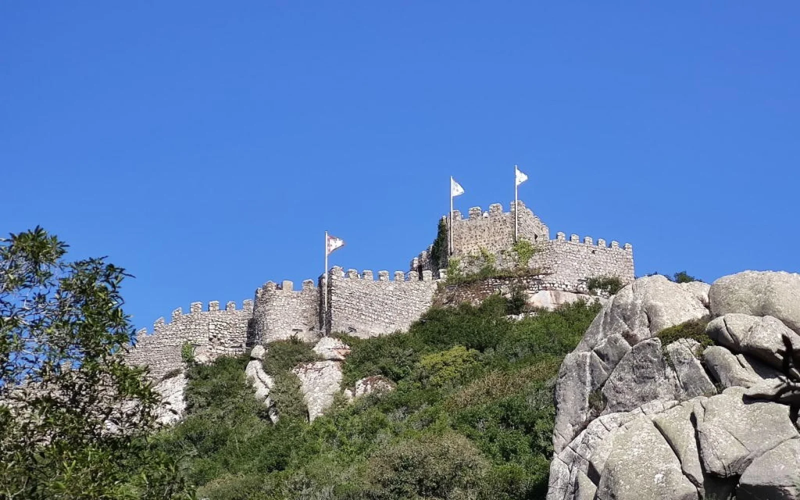 Das Castelo dos Mouros diente einst zur Verteidigung der gesamten Region