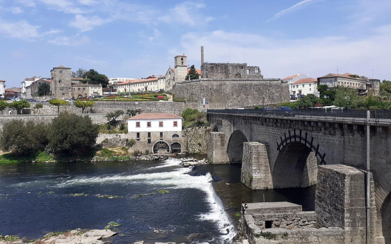 Mit dem Rad erkunden Sie die mittelalterliche Stadt Barcelos