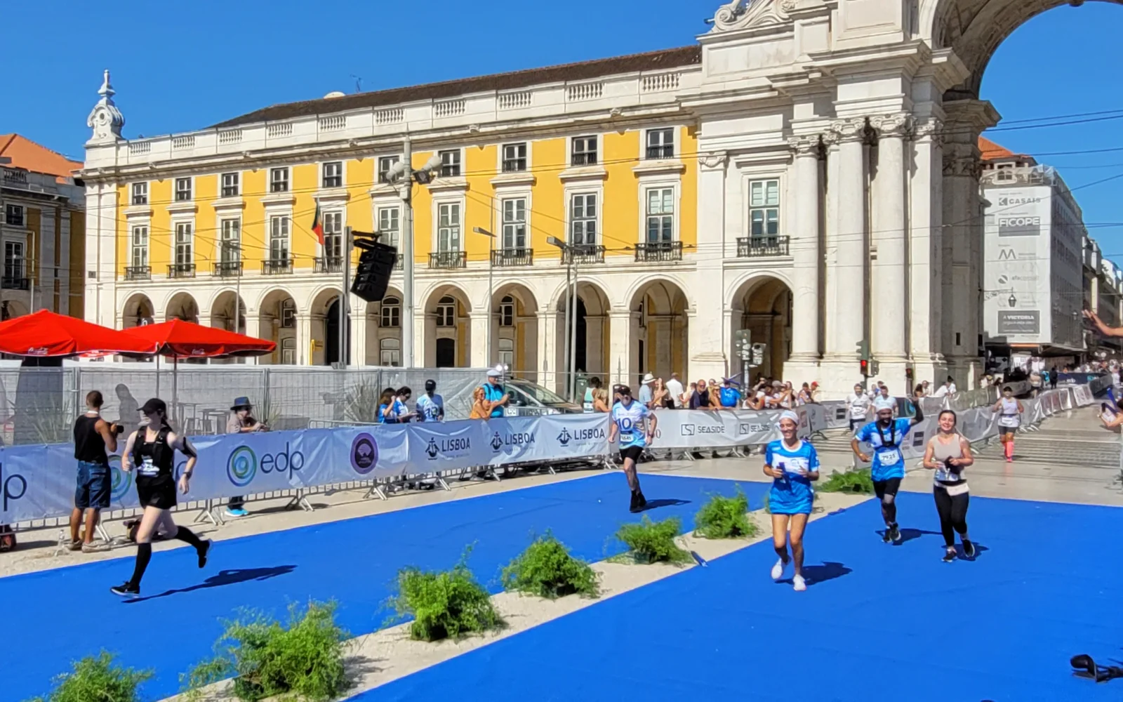Magischer Zieleinlauf auf Lissabons berühmtesten Platz - Praça do Comércio