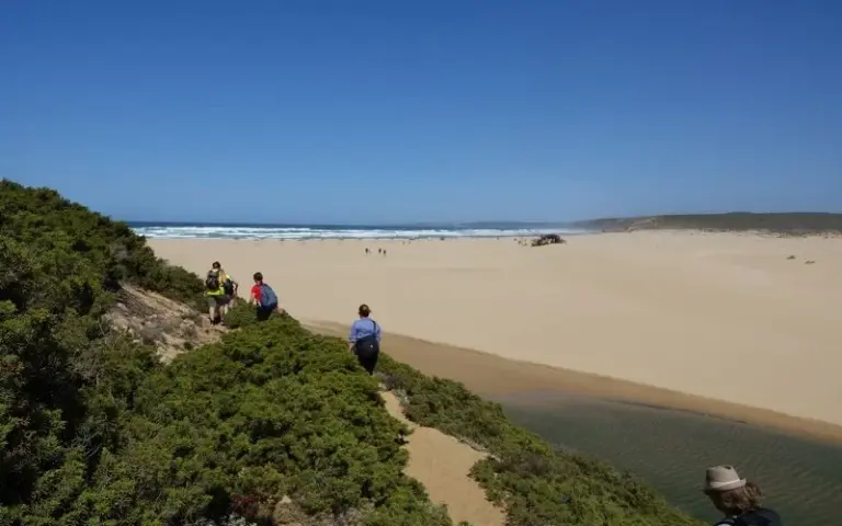 Direkt von der Unterkunft zu Fuß bis an die wilde Atlantikküste der West-Algarve 