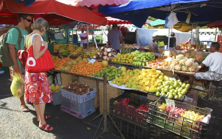 Marktbesuch in Cilaos und Wanderung zum Fuße des Piton des Neiges